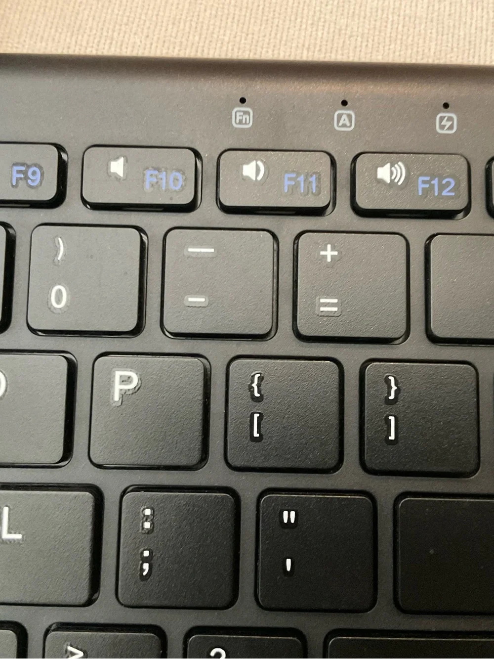 OMOTON Ultra-Slim Bluetooth Keyboard for iPad,iPad Pro/Air/Mini,iPhone